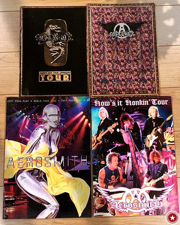 エアロスミスの来日公演で購入したツアー・パンフレット4冊の写真